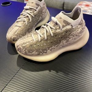 adidas Yeezy Boost 380 Big Boy Size 4
Pyrite